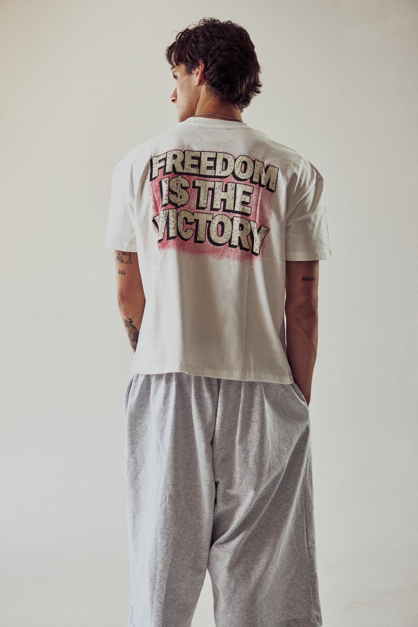 LÉVITER Établissement Tee