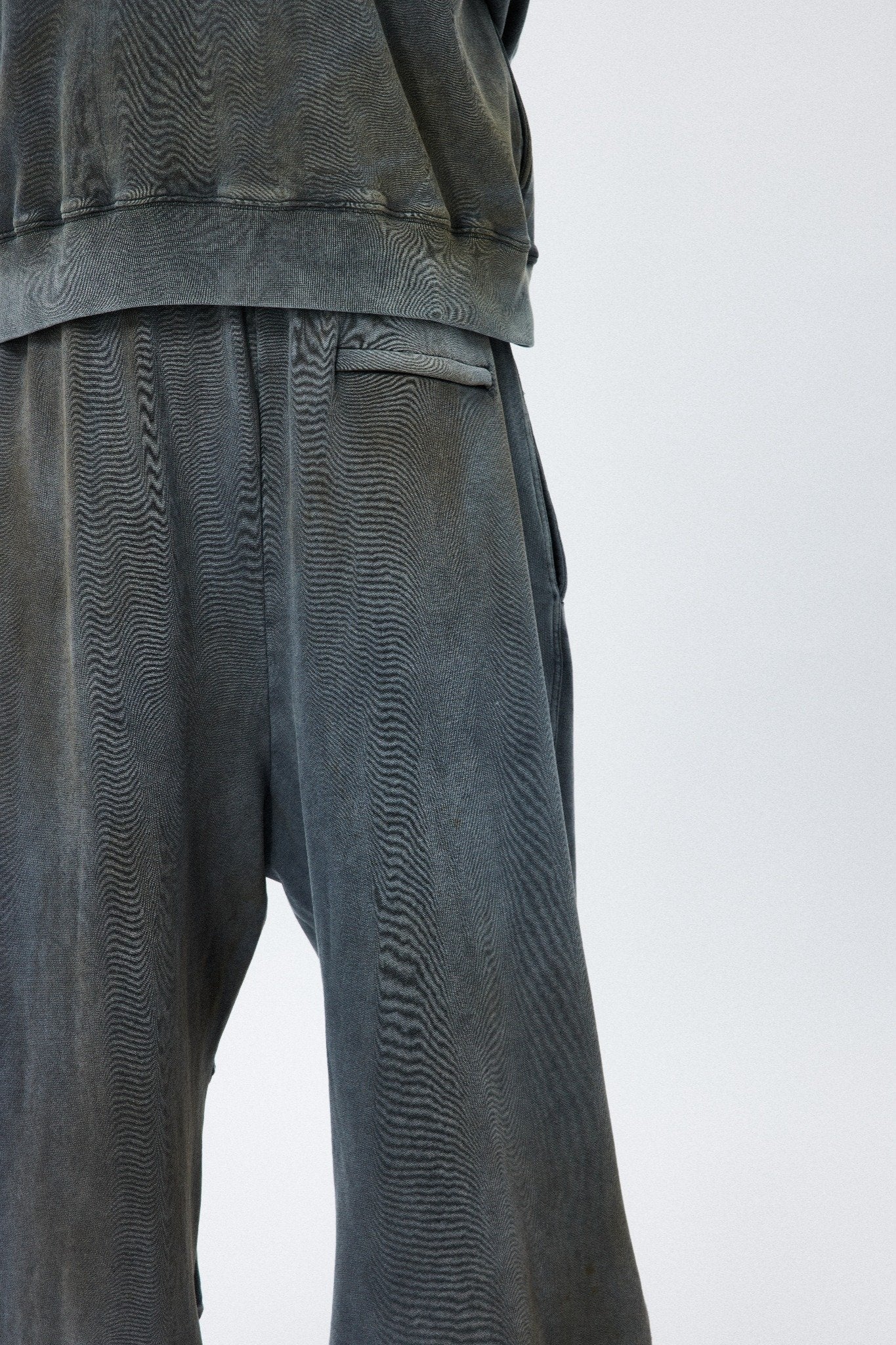LÉVITER &amp; Distressed Crinkled Baggy Sweatpants
