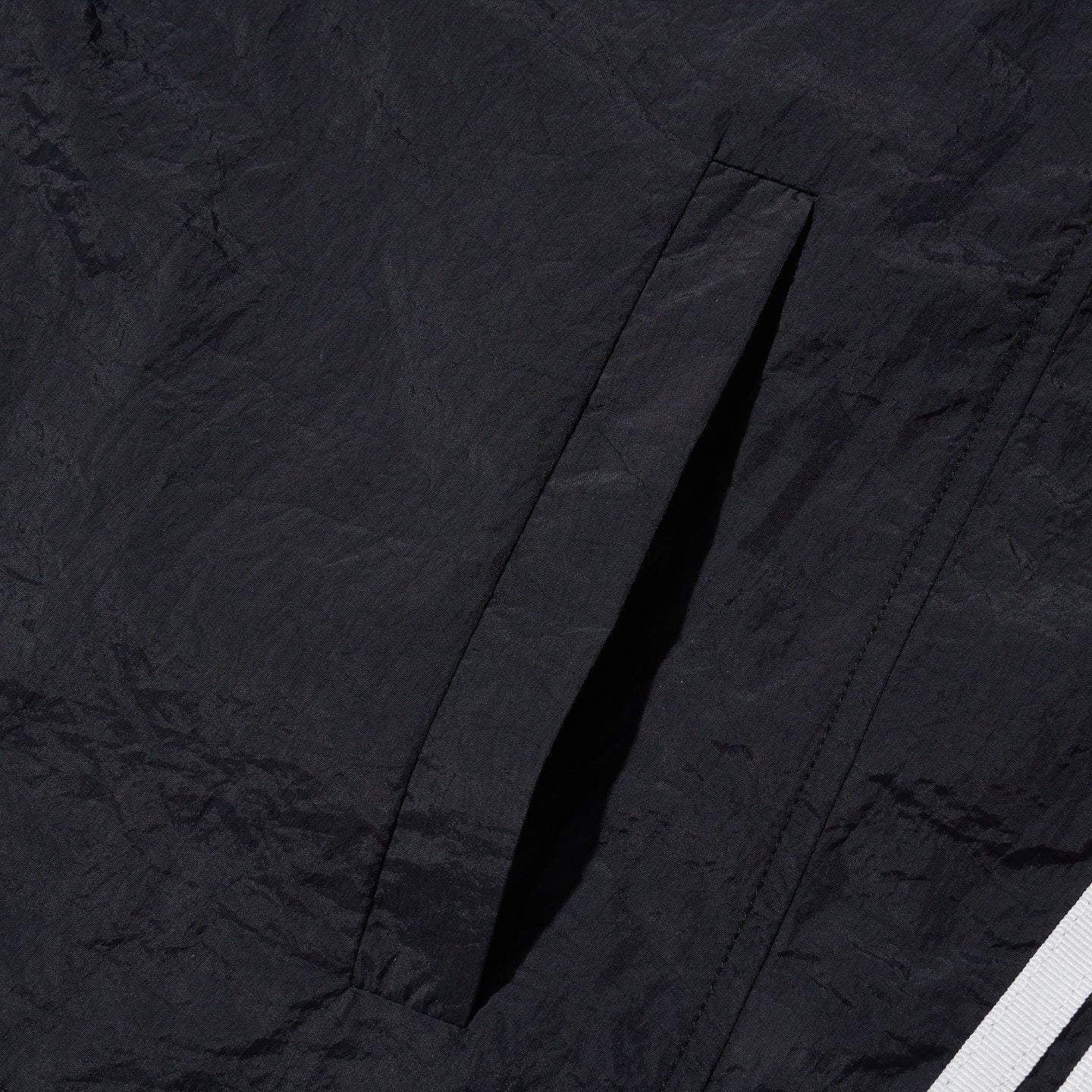 LÉVITER Nylon Track Set Top - Coming soon