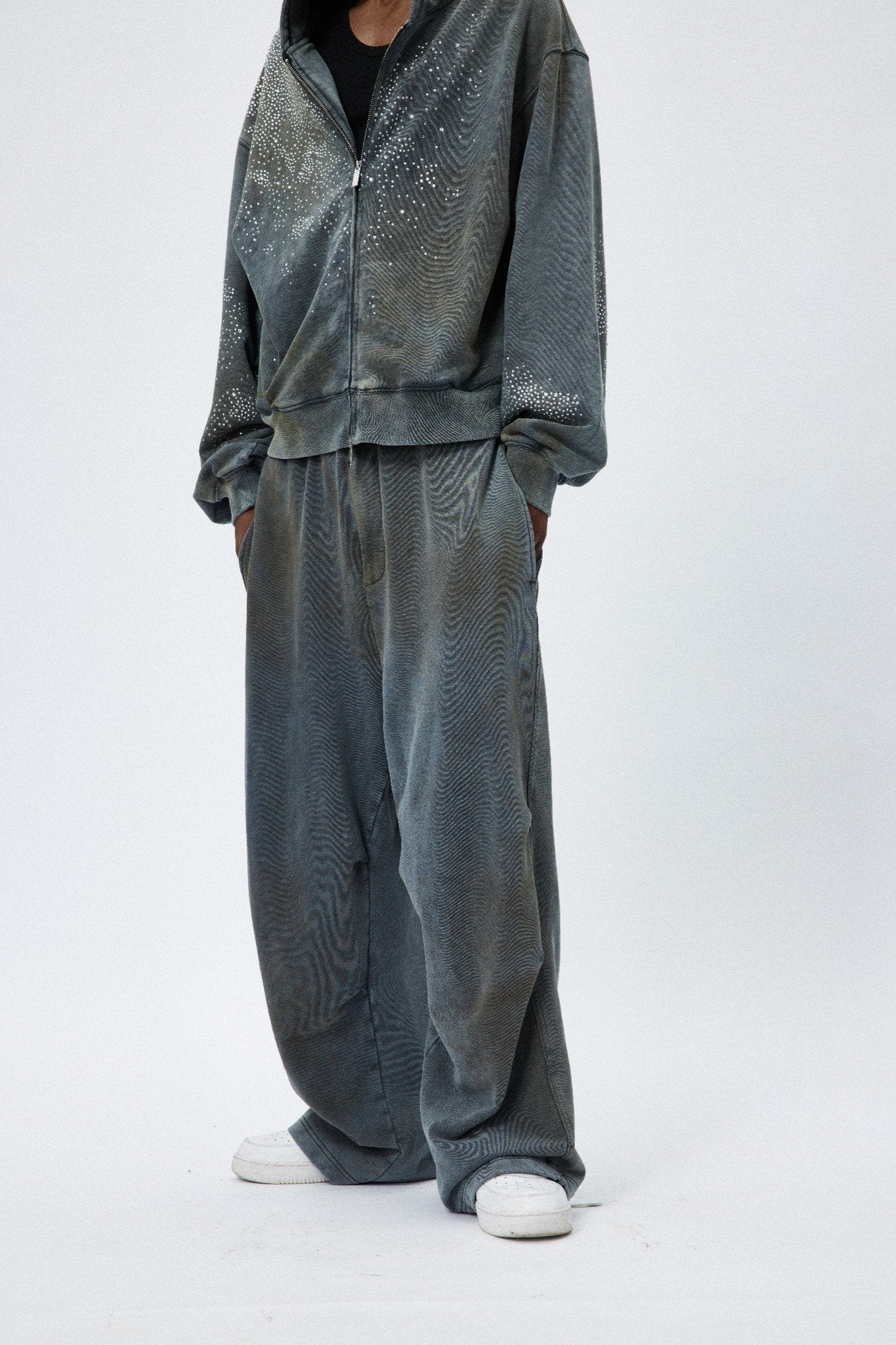 LÉVITER &amp; Distressed Crinkled Baggy Sweatpants