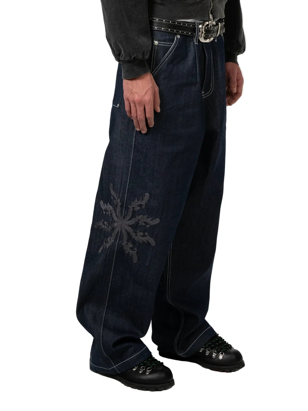 LÉVITER &amp; ADVENES Sickle Star Raw Denims