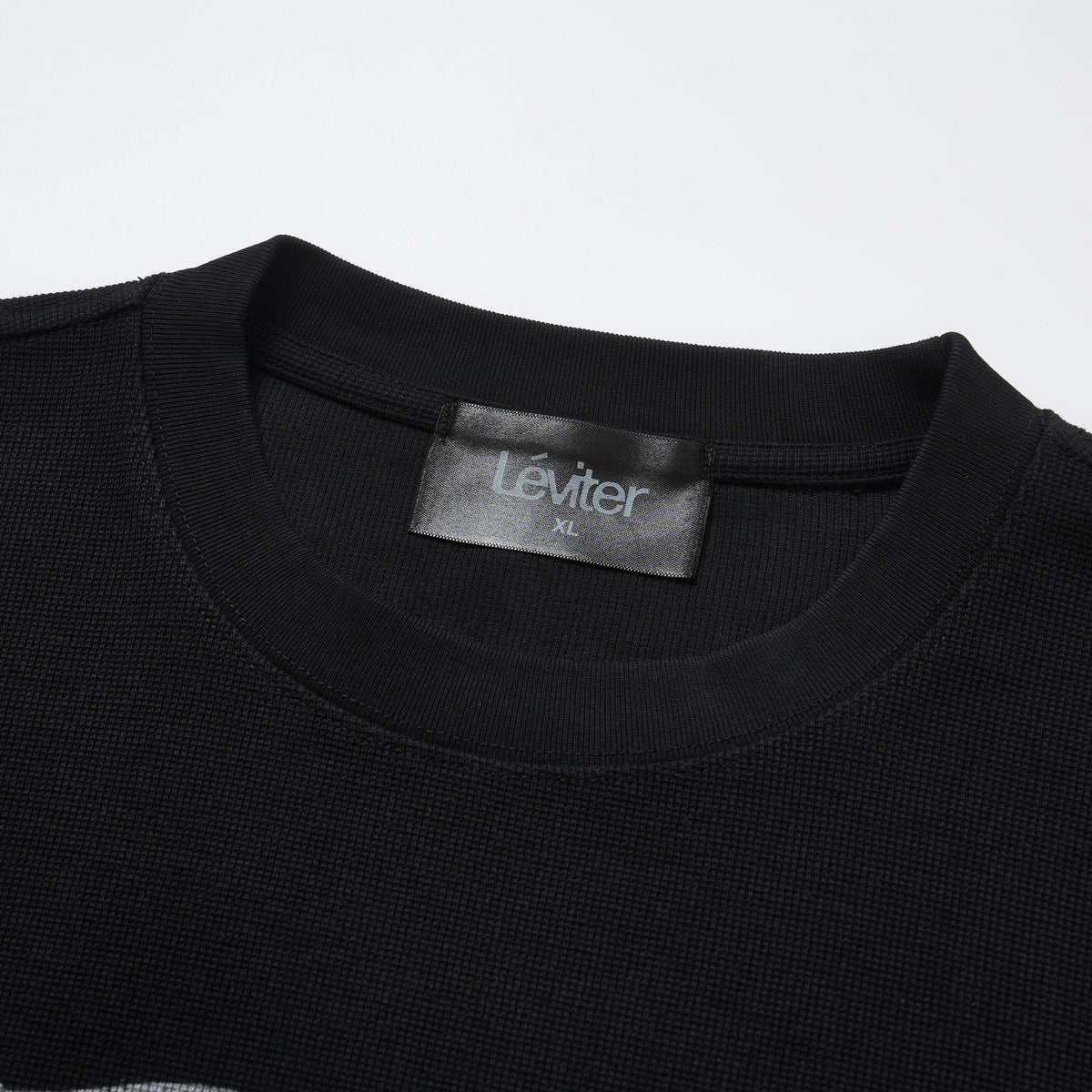 LÉVITER Floating Cropped Thermal — Black