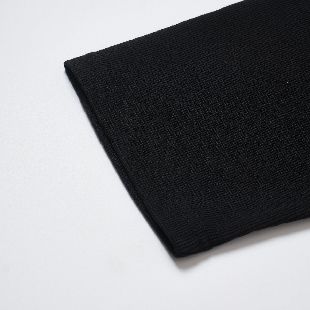 LÉVITER Floating Cropped Thermal — Black