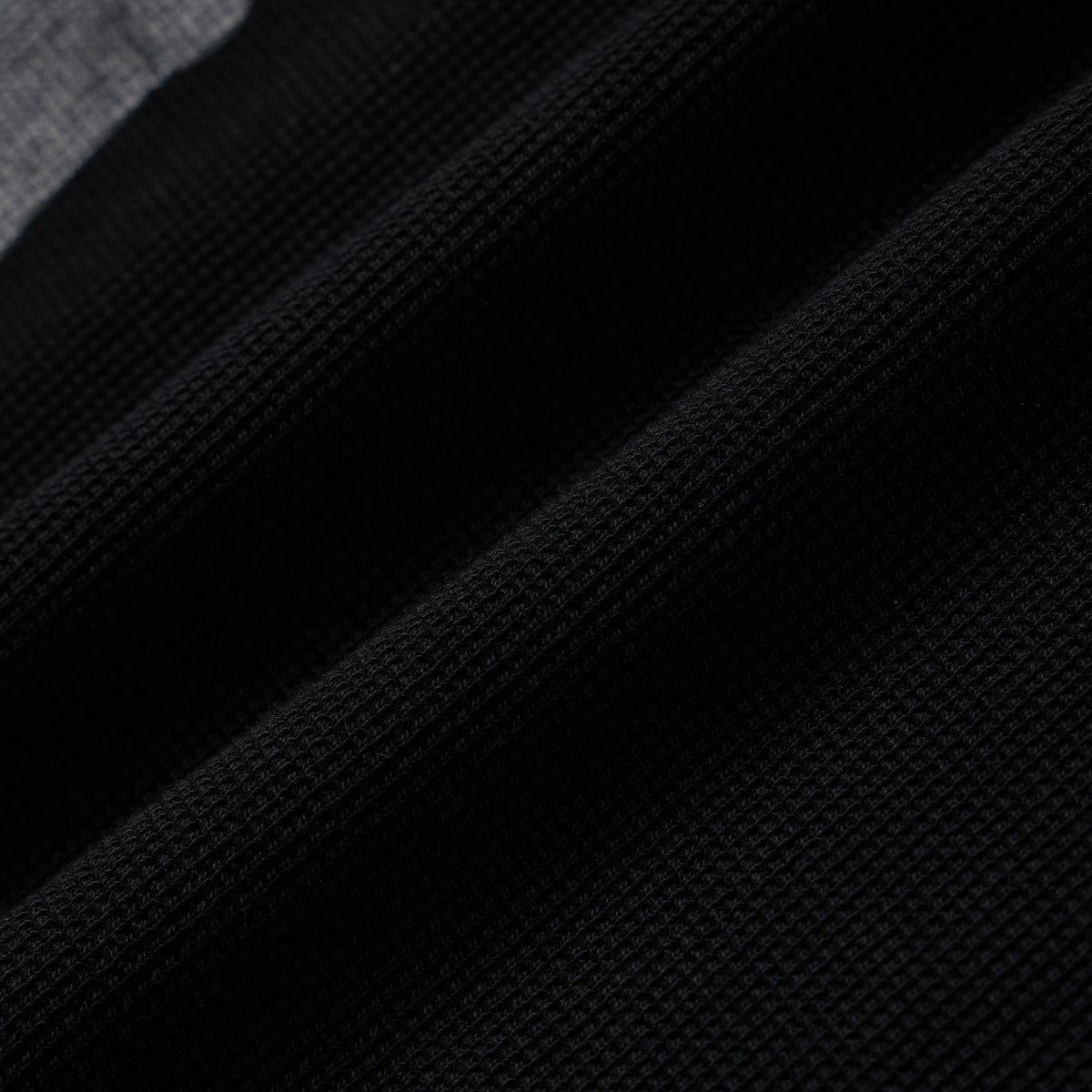 LÉVITER Floating Cropped Thermal — Black