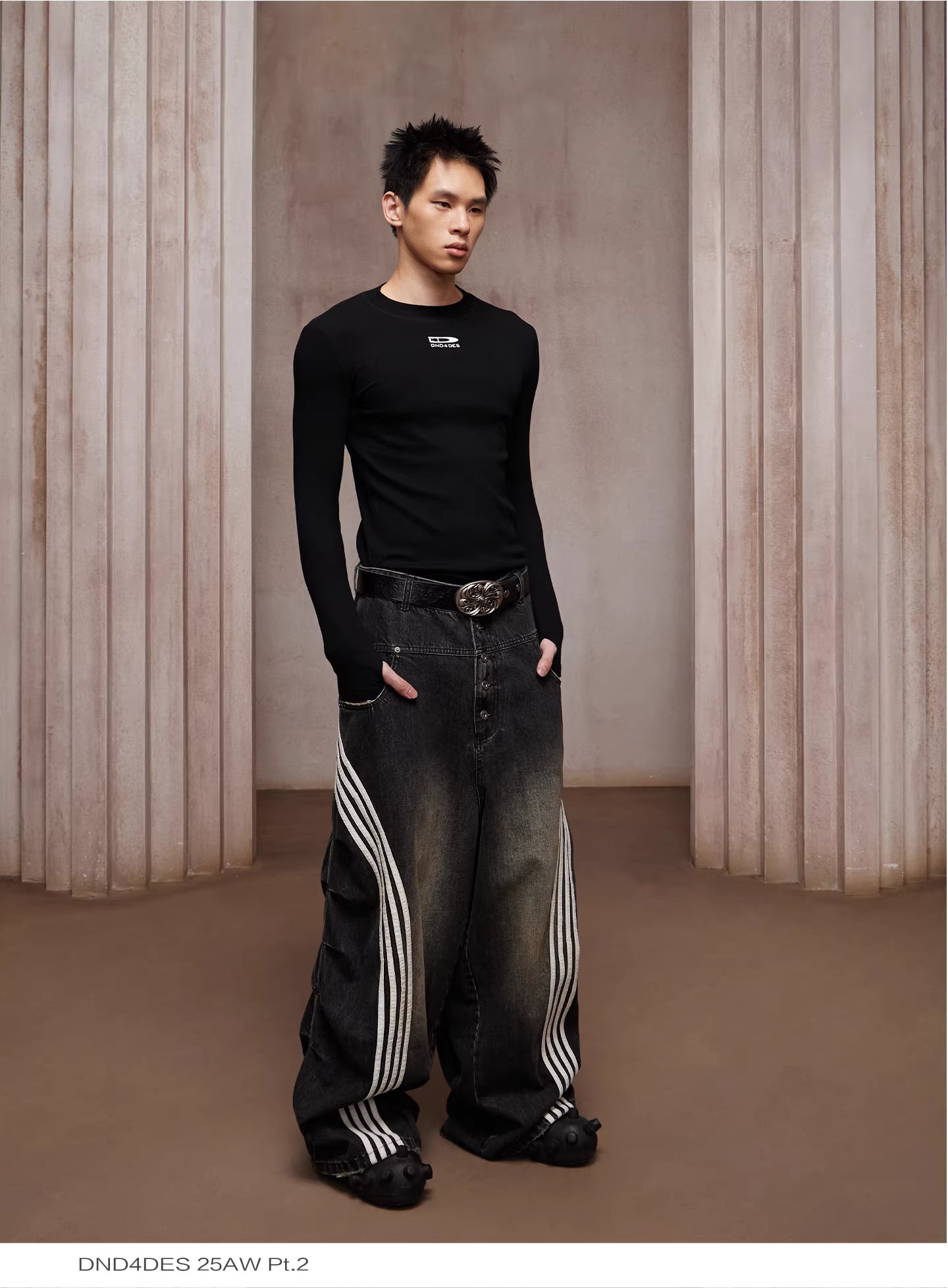 LÉVITER &amp; Striped Panel Wide-Leg Denim Washed Black