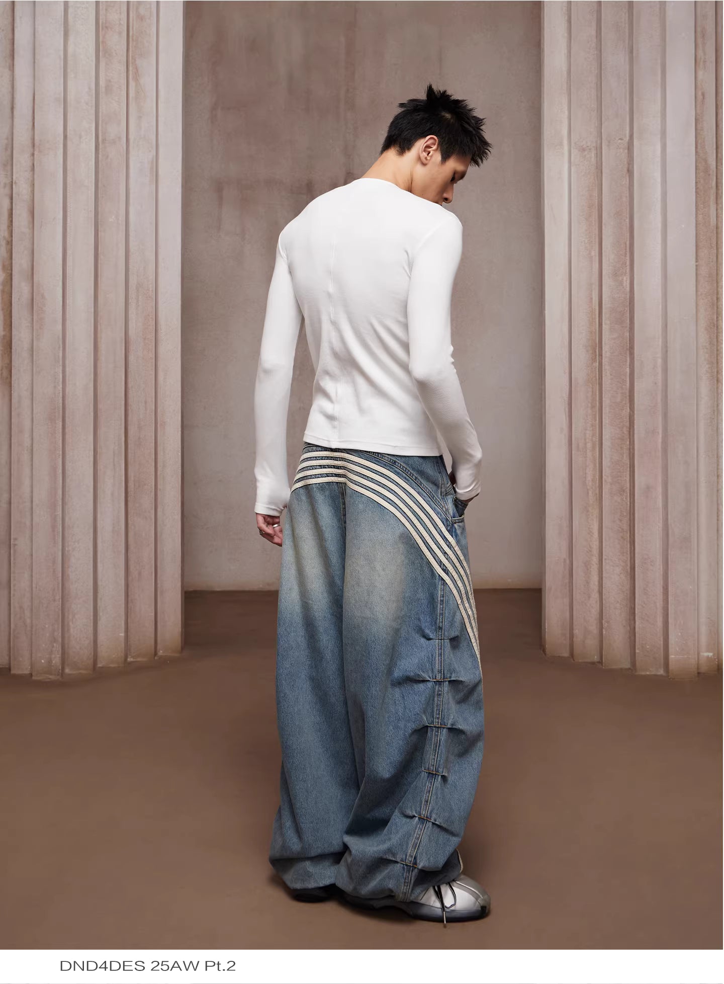 LÉVITER &amp; Striped Panel Wide-Leg Denim Washed Indigo Blue