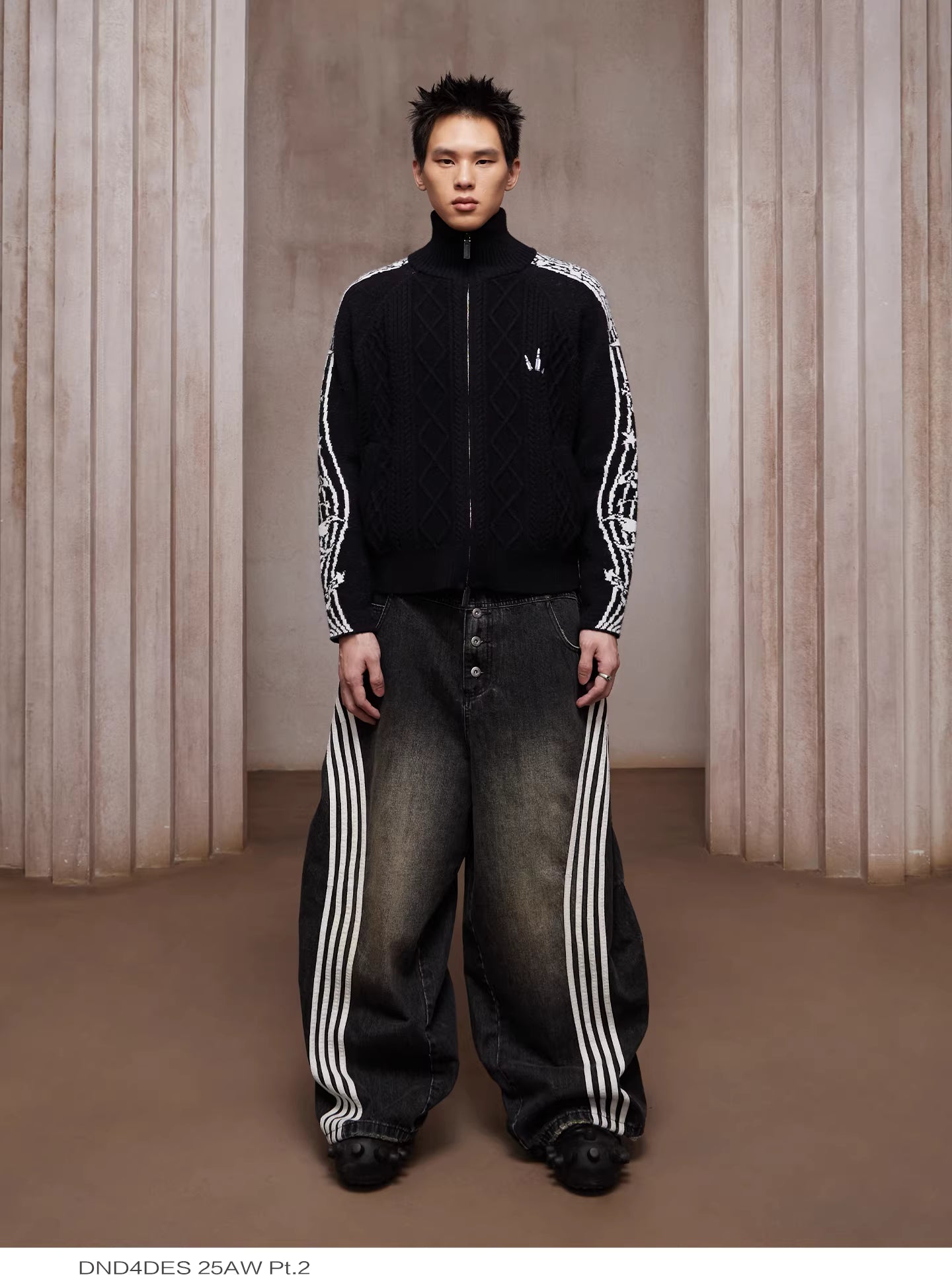 LÉVITER &amp; Striped Panel Wide-Leg Denim Washed Black