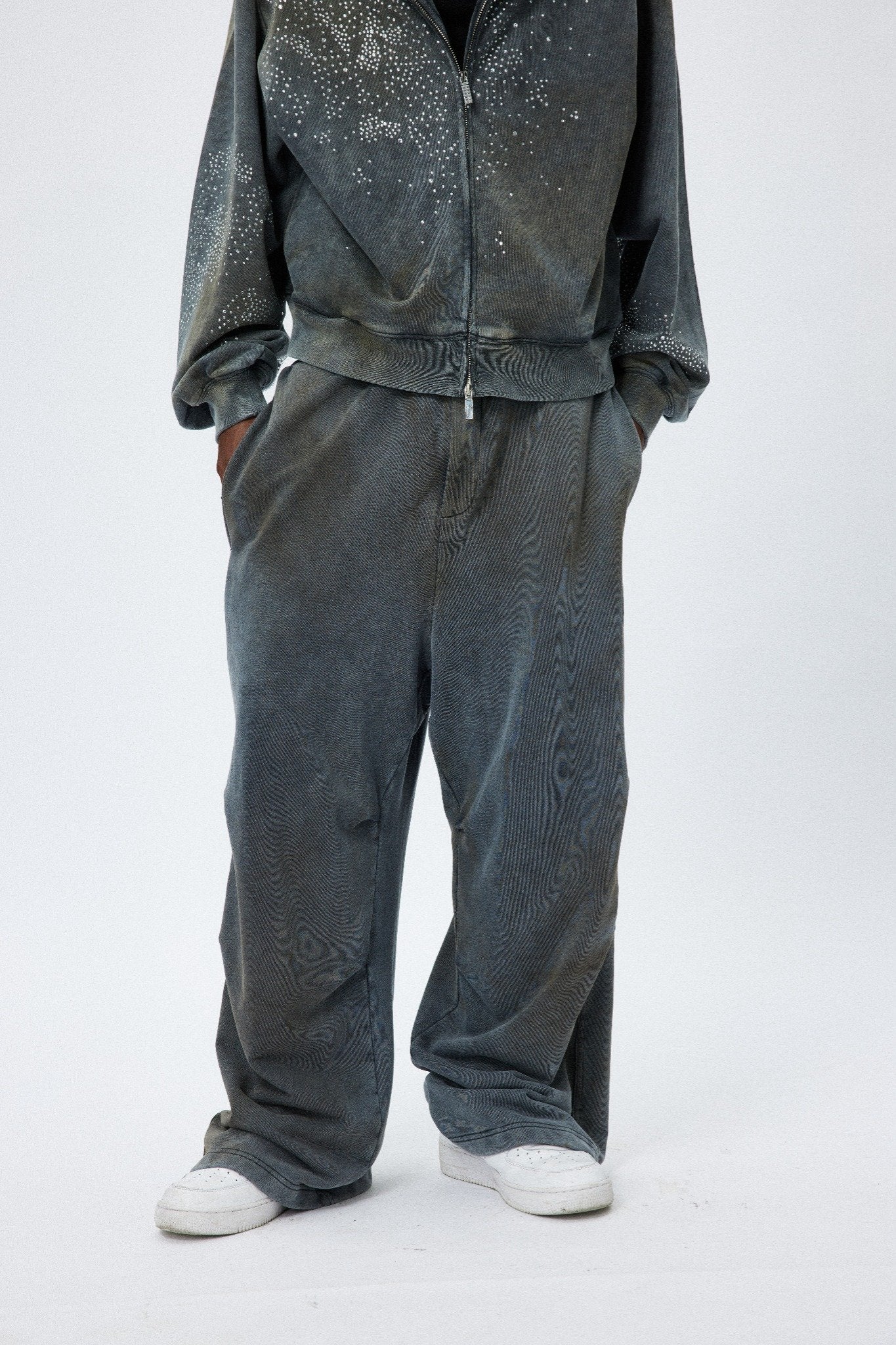 LÉVITER &amp; Distressed Crinkled Baggy Sweatpants
